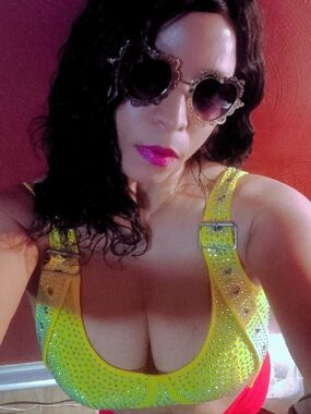 (NEW)! Cute! Stylish! Silver Heart Shaped Glasses!